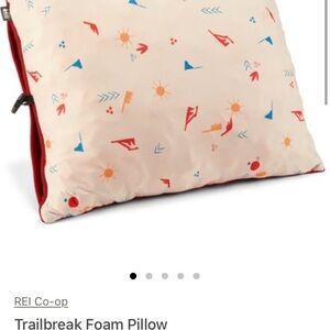 REI Trailbreak Foam Pillow - Multicolor